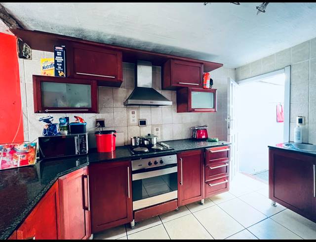 3 BEDROOM SEMI DETACHED FOR SALE IN NEWLANDS WEST